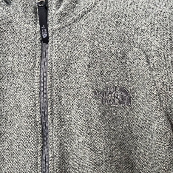 Lightweight northface hoodie - Picture 3 of 5